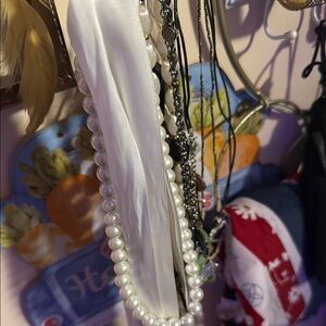 Elegant Pearl and Ribbon Necklace